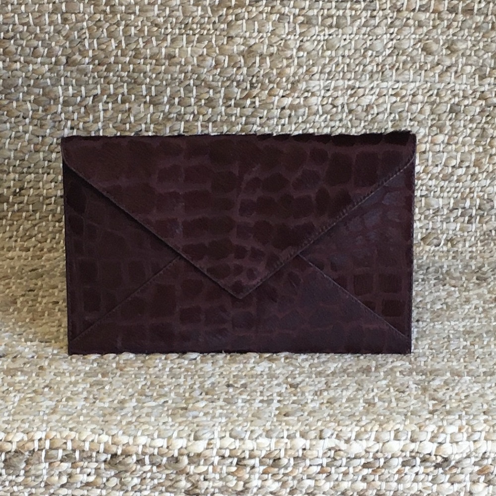 WINE CROC EMBOSSED CLUTCH