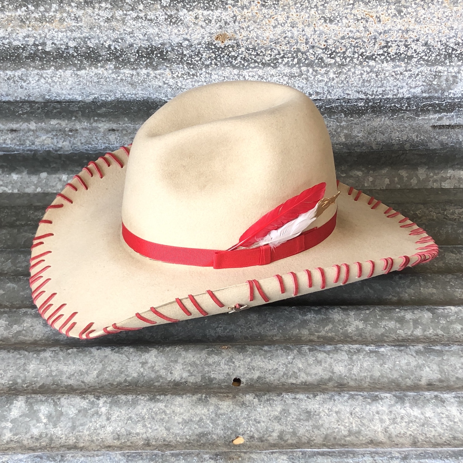 DISTRESSED BONE LOW GUS WITH RED STRAY STITCH