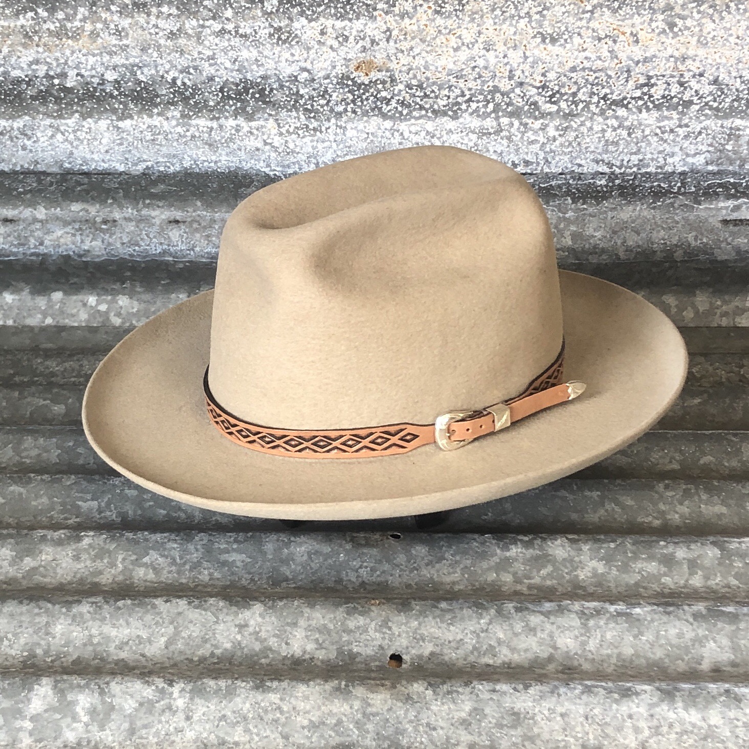 CHAMPAGNE COWBOY WITH MULE KICKSFULL CURL