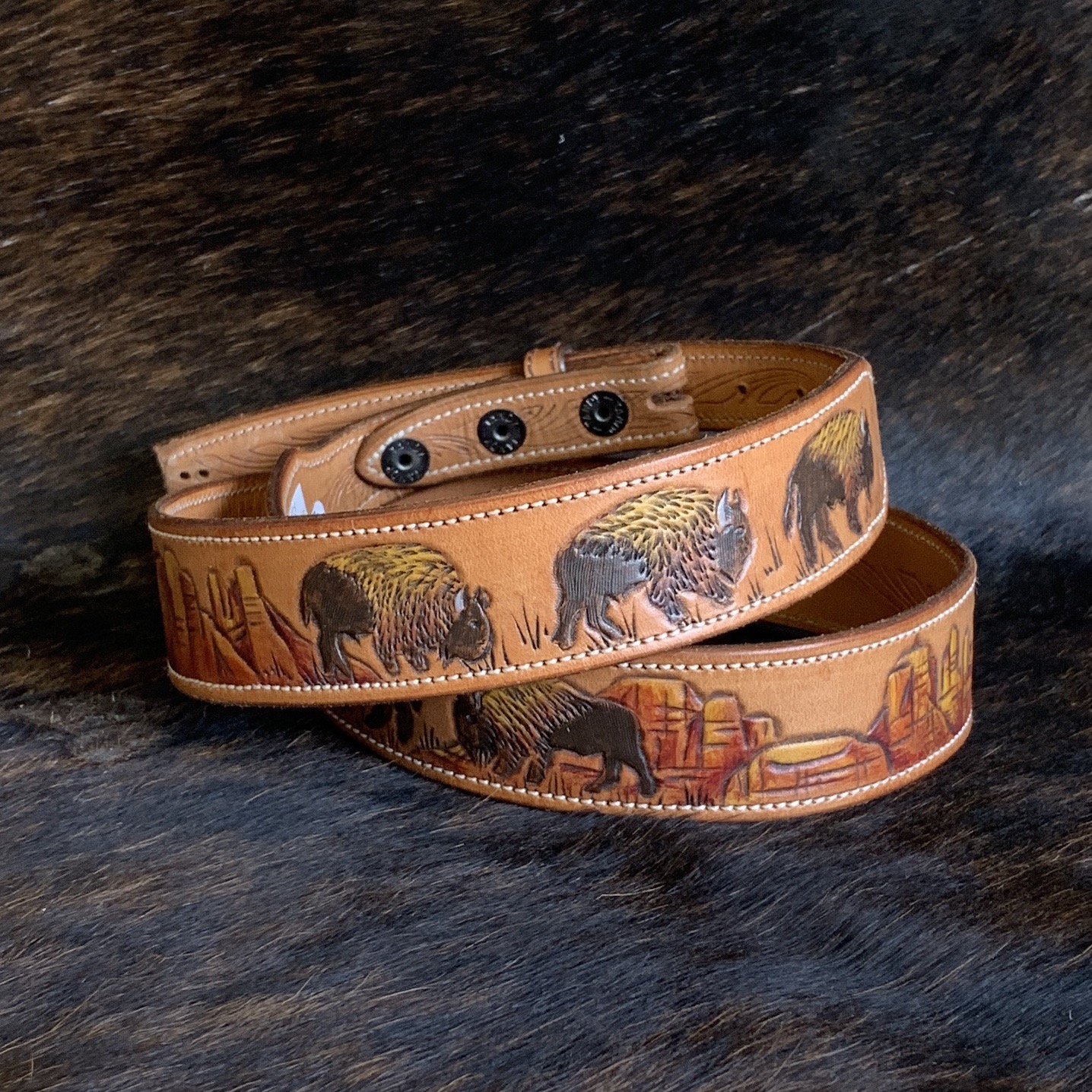 TAPERED HAND PAINTED WESTERN SCENE BELT