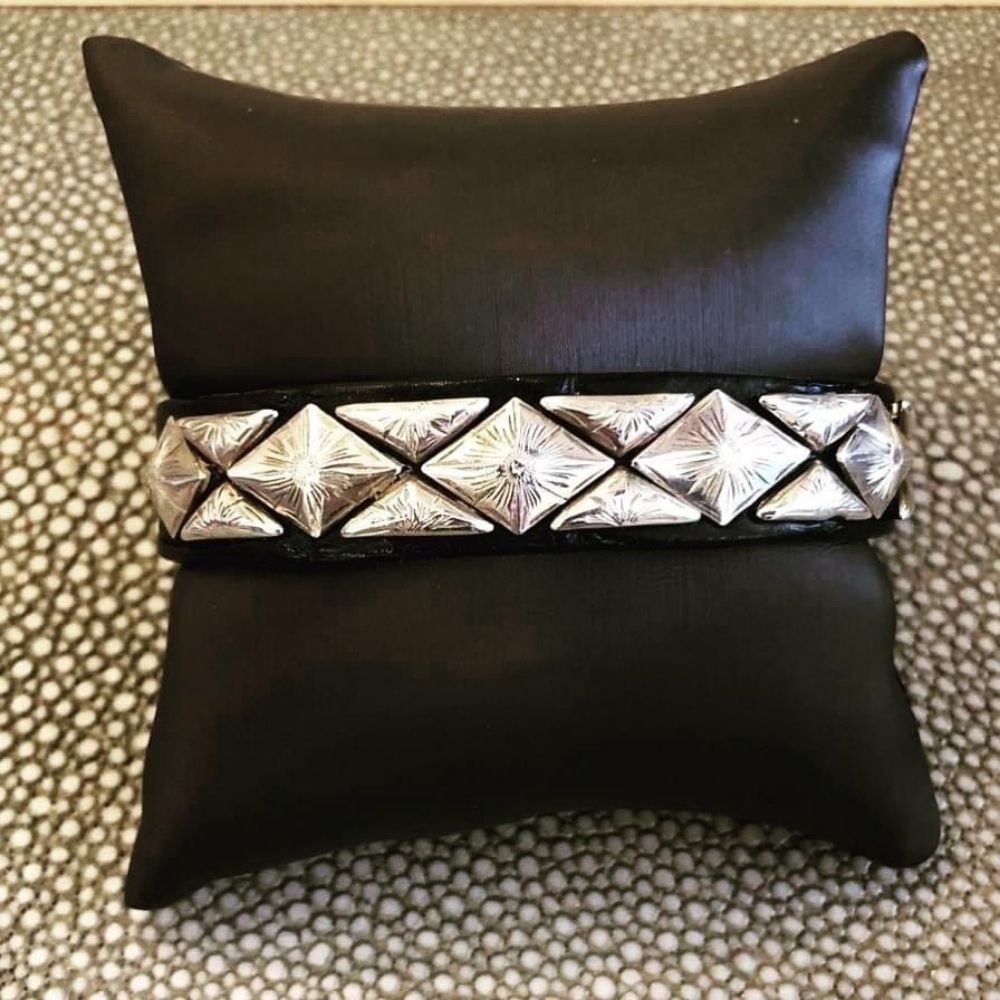 DIAMOND 1/2 DIAMOND BRACELET ON BLACK LEATHER