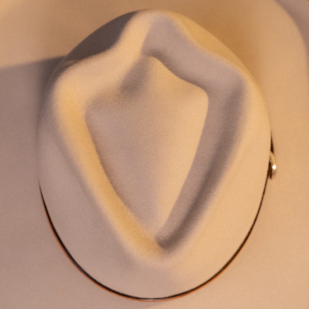 The Wayfinder - Arrowhead Crown, Belly Curl and Antique Wildrose Hatband